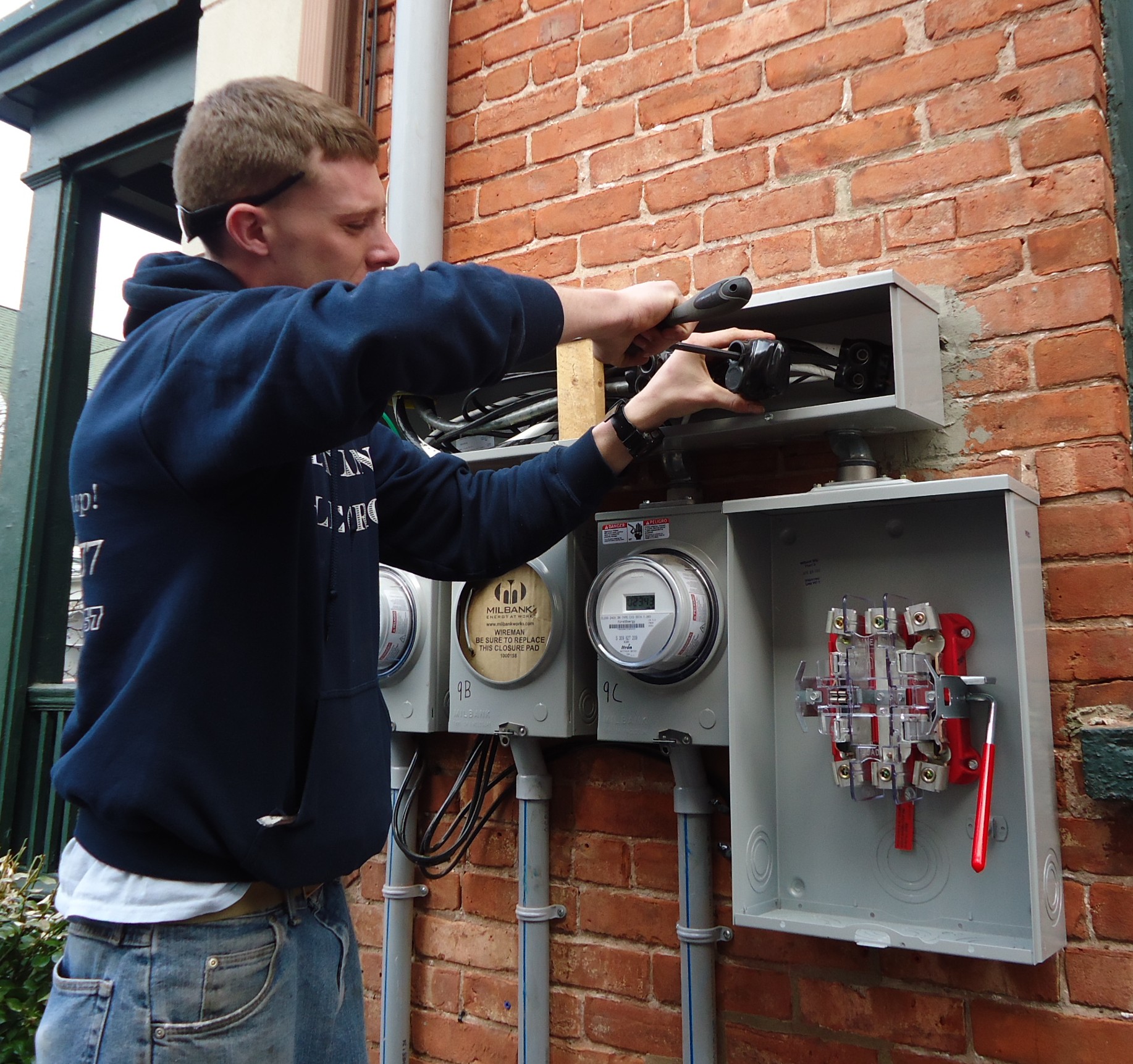 Podłączenie instalacji do rozdzielnicy